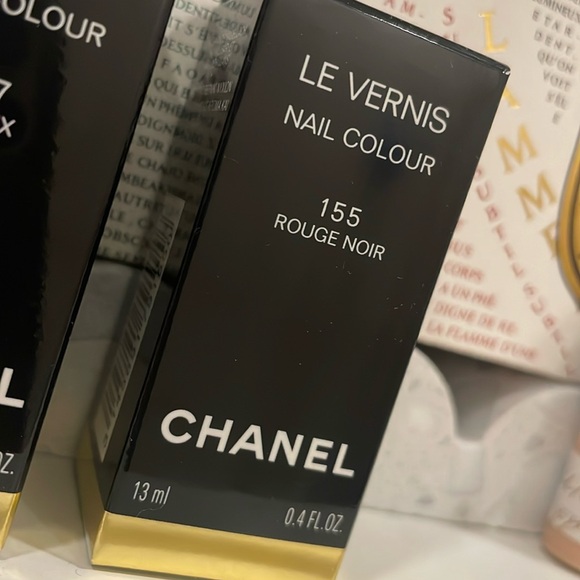 Chanel LE VERNIS Longwear Nail Colour Rouge Noir 155 - Picture 3 of 3